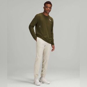 Lululemon ABC Jogger DWR
Natural Ivory size medium